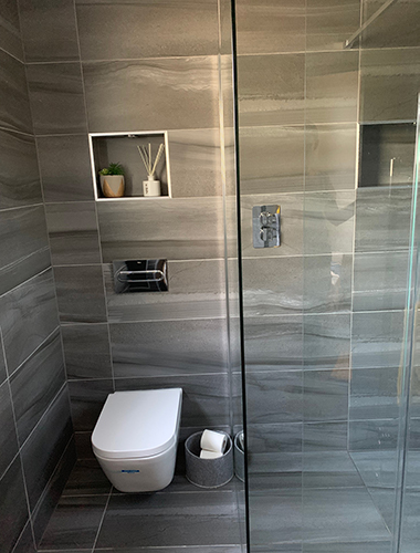 Picture of bathroom, toilet and shower fitted by McDonald & Buist.